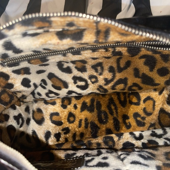 Trophy Queen GTO Black and Mint Green Shoulder Bag - Picture 6 of 6